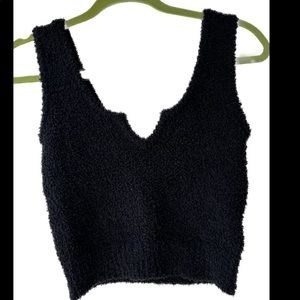 NIA fuzzy black tank top cropped XS